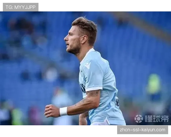 特写：错失绝平点球后，拉齐奥前锋因莫比莱低头不语